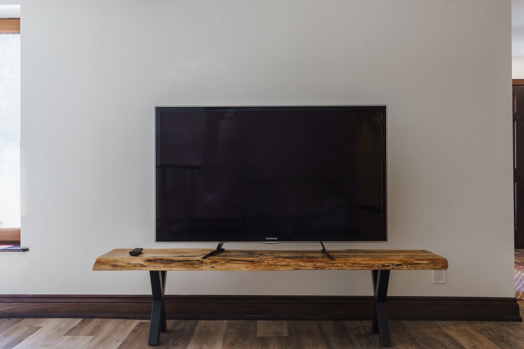 Organic Contrast: Designing the Perfect Live Edge TV Table